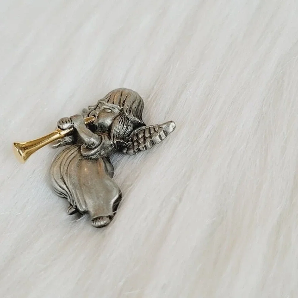 Vintage Daria Signed Pewter Angel Playing Gold Tone Horn 1.25